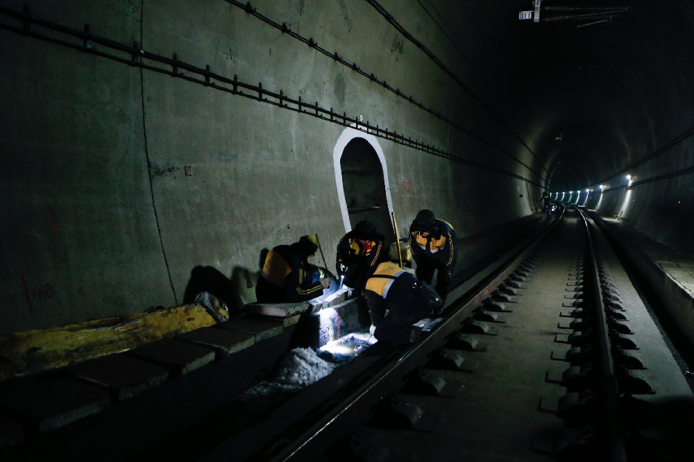 朔城铁路运营隧道病害现状